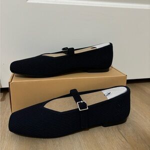 BRAND NEW COMFY BLACK FLATS 🥿 🖤